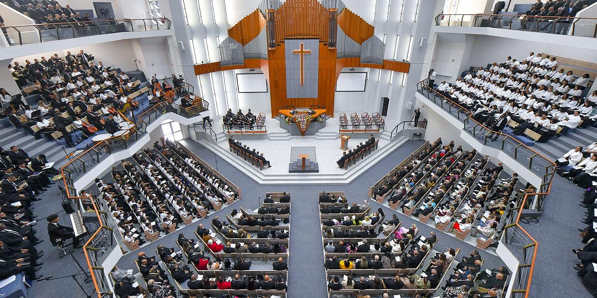 Pfingsten 2026:    Gottesdienst mit    Stammapostel Schneider in Kapstadt